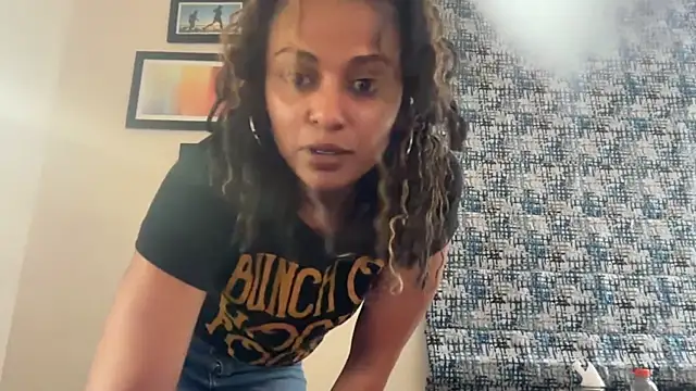 Snapshot of Goldie_Glows63 chatting on 03.06.26 Goldie Glows63 online show from 03.06.26