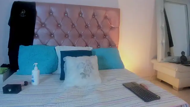 shantall cruzz online show from 03.18.26