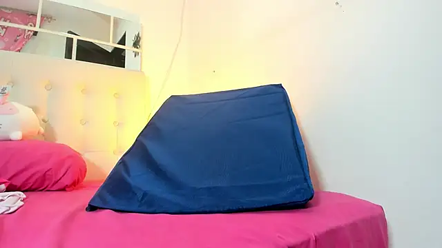 MiaEvans0 online show from 05.23.26