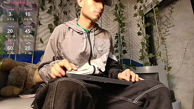 Snapshot of ItsZairen chatting on 05.24.26 ItsZairen online show from 05.24.26