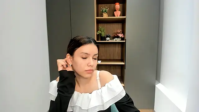 SulemaNeugin online show from 02.10.26