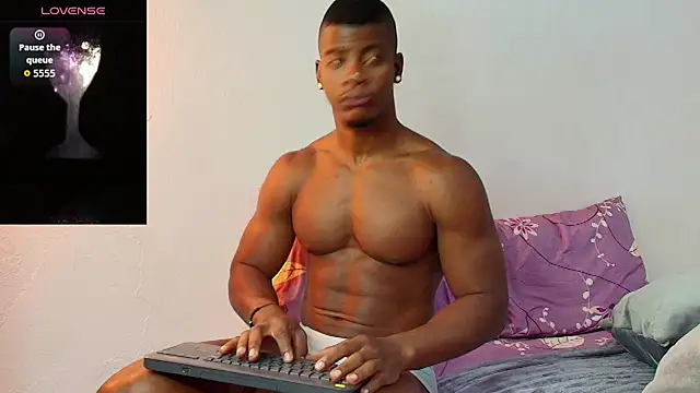 Snapshot of Lebron_black_ chatting on 08.03.26 Lebron black online show from 08.03.26