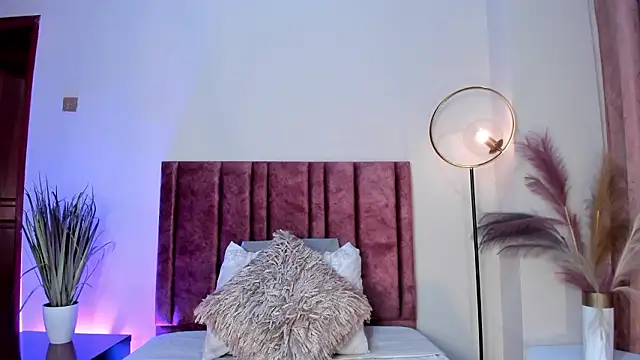 AndraCyruss online show from 02.17.26