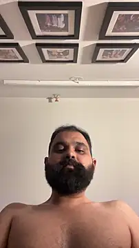 Snapshot of beerboy2222 chatting on 04.11.26 beerboy2222 online show from 04.11.26