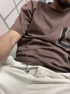 Snapshot of hassuniii chatting on 02.12.26 hassuniii online show from 02.12.26