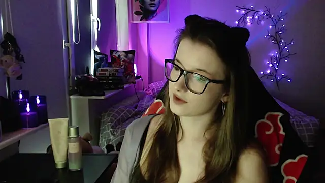 LunaXcherry online show from 04.30.26