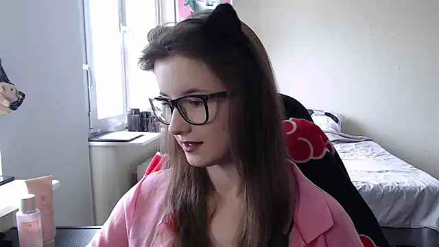 Snapshot of LunaXcherry chatting on 06.13.26 LunaXcherry online show from 06.13.26