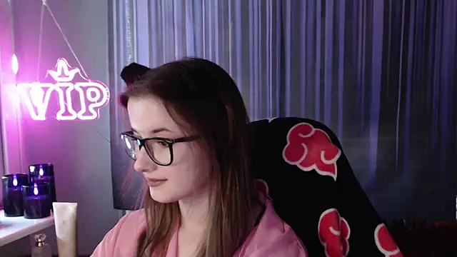 Snapshot of LunaXcherry chatting on 06.17.26 LunaXcherry online show from 06.17.26