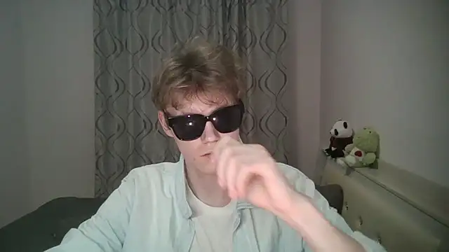 Snapshot of AntapTFY chatting on 04.05.26 AntapTFY online show from 04.05.26