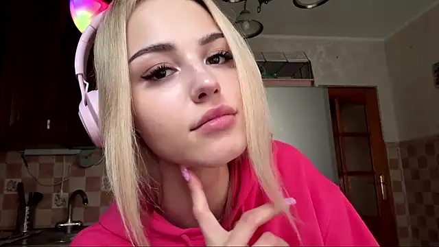 Snapshot of Evva_mayy chatting on 03.07.26 Evva mayy online show from 03.07.26