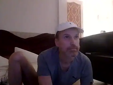 Snapshot of Mickredge chatting on 02.15.26 Mickredge online show from 02.15.26