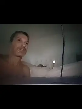 Snapshot of Mickredge chatting on 03.04.26 Mickredge online show from 03.04.26