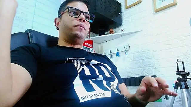 Snapshot of anndyhardy15 chatting on 03.31.26 anndyhardy15 online show from 03.31.26