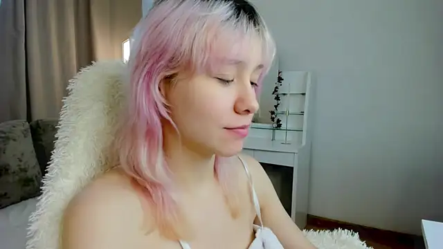 EmilyTrase online show from 06.16.26
