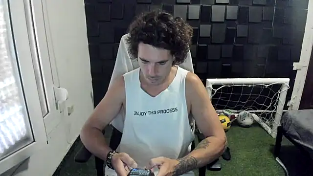 Snapshot of joaquin420_hot chatting on 06.26.26 joaquin420 hot online show from 06.26.26