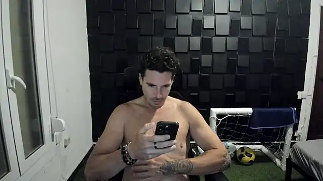 Snapshot of joaquin420_hot chatting on 06.29.26 joaquin420 hot online show from 06.29.26
