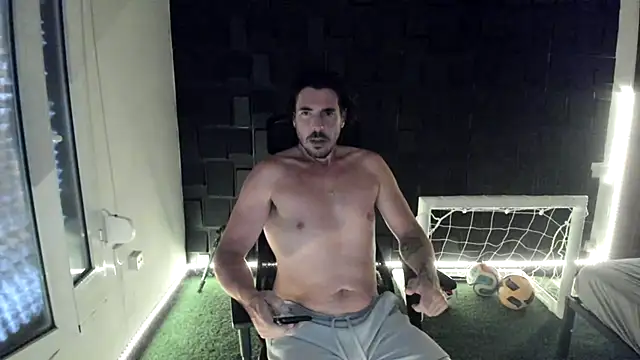 Snapshot of joaquin420_hot chatting on 07.15.26 joaquin420 hot online show from 07.15.26