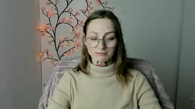 Esmi Winter online show from 04.30.26