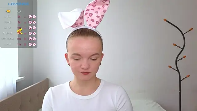Snapshot of StellaBunny chatting on 06.27.26 StellaBunny online show from 06.27.26