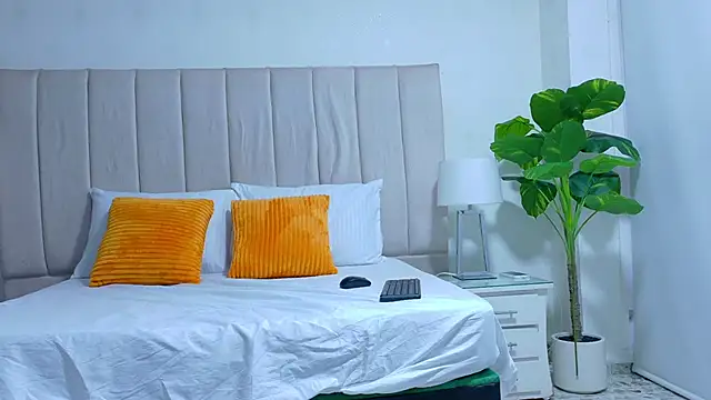 Brisa Silva online show from 02.21.26