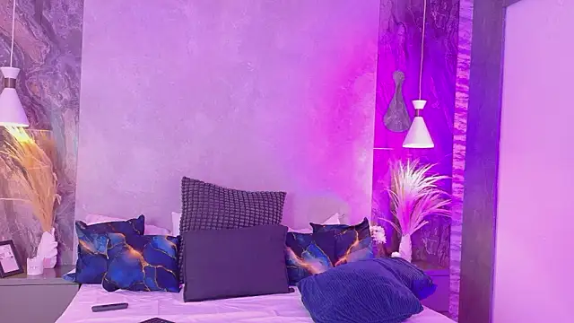 Hannah-Prada online show from 02.28.26