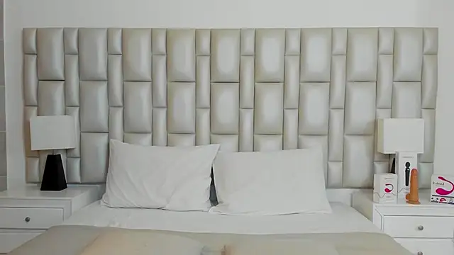 paola katy dicks online show from 12.28.24