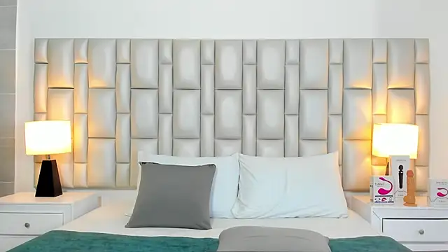 paola katy dicks online show from 09.09.25