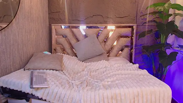 sasha gracee  online show from 03.04.26