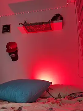 LARIISSAEVANS online show from 02.19.26