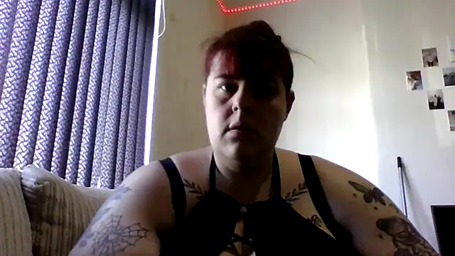 Snapshot of BBWBlossom_ chatting on 03.25.26 BBWBlossom online show from 03.25.26