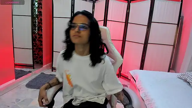 Julianne 7 online show from 02.24.26