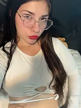 Snapshot of Luna33- chatting on 04.21.26 Luna33- online show from 04.21.26