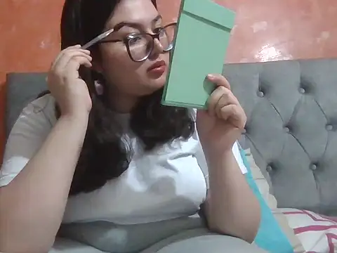 Snapshot of DearestKittyKat chatting on 02.17.26 DearestKittyKat online show from 02.17.26