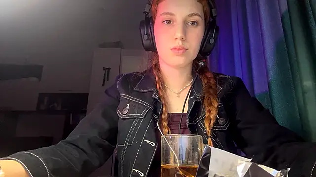 AliceCarrol online show from 03.10.26