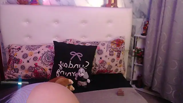 Nicolelewllss online show from 03.13.26