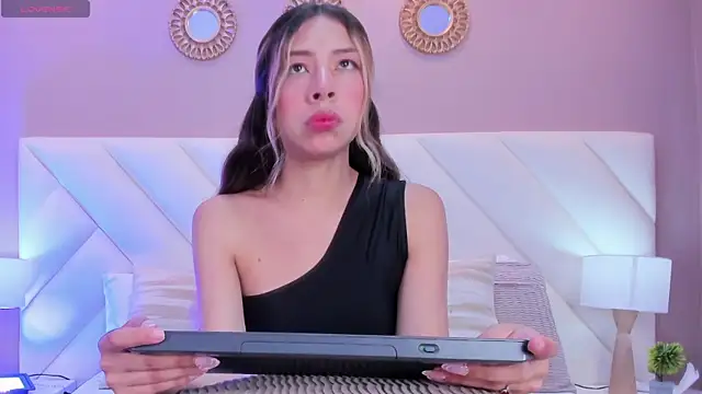 ValeryGomezz online show from 04.27.26