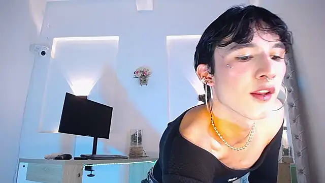 Snapshot of jullian_ricci chatting on 05.16.26 jullian ricci online show from 05.16.26