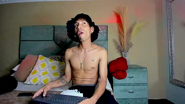 NoaahTylor online show from 05.05.26