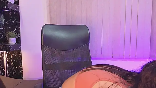 Hanna Williams   online show from 03.12.26