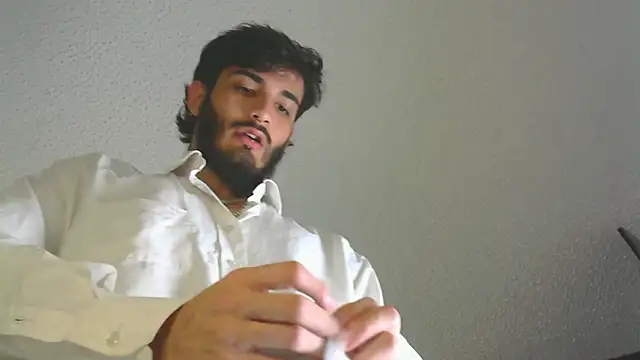 LovexJuxn8 online show from 02.15.26