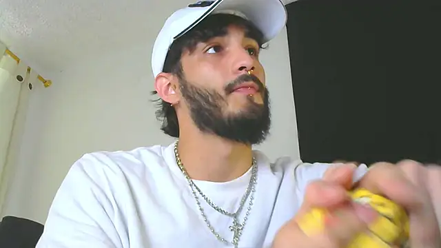 LovexJuxn8 online show from 02.18.26