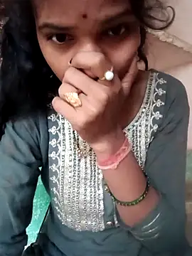 Snapshot of Desi_Couple_P chatting on 05.08.26 Desi Couple P online show from 05.08.26
