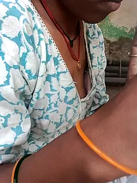 Snapshot of Desi_Couple_P chatting on 05.14.26 Desi Couple P online show from 05.14.26