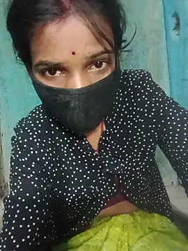 Snapshot of Desi_Couple_P chatting on 05.19.26 Desi Couple P online show from 05.19.26