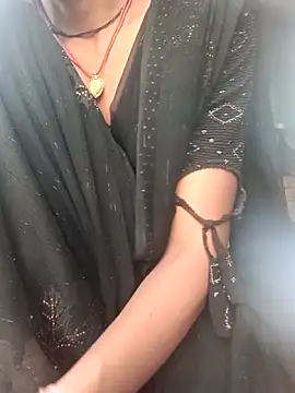 Snapshot of Desi_Couple_P chatting on 06.10.26 Desi Couple P online show from 06.10.26