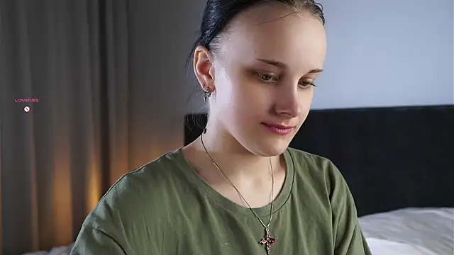 KirstinMcgeady online show from 06.12.26