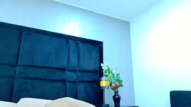 HollyOlson online show from 06.10.26