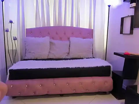 Aurora Ellis  online show from 02.22.26