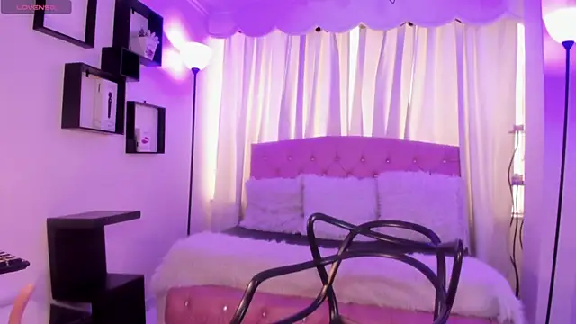 Aurora Ellis  online show from 04.23.26