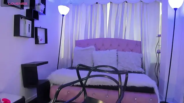 Aurora Ellis  online show from 04.25.26